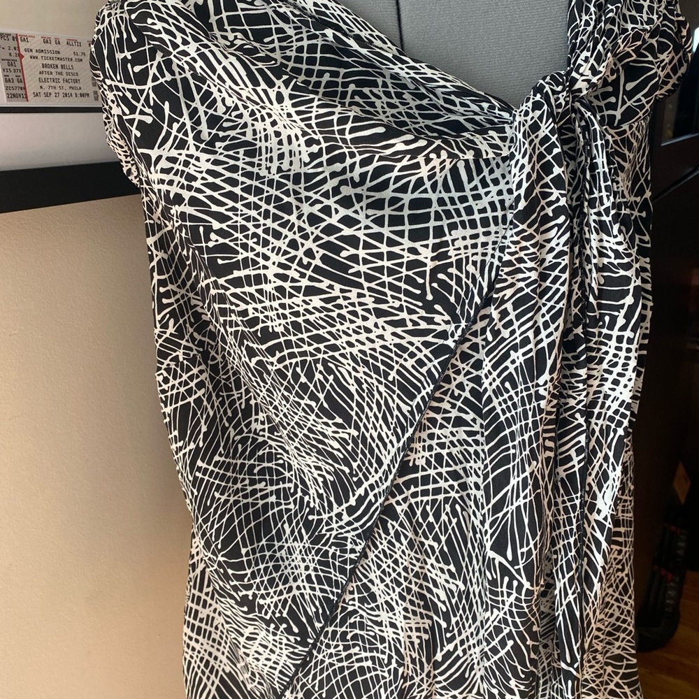 Jones New York blouses sz 18w black and white geometric design